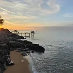 Pied A Terre En Bord De Mer